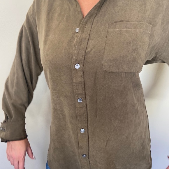 Van Heusen | Suede-like Olive Button Up Shirt | M - Picture 6 of 9